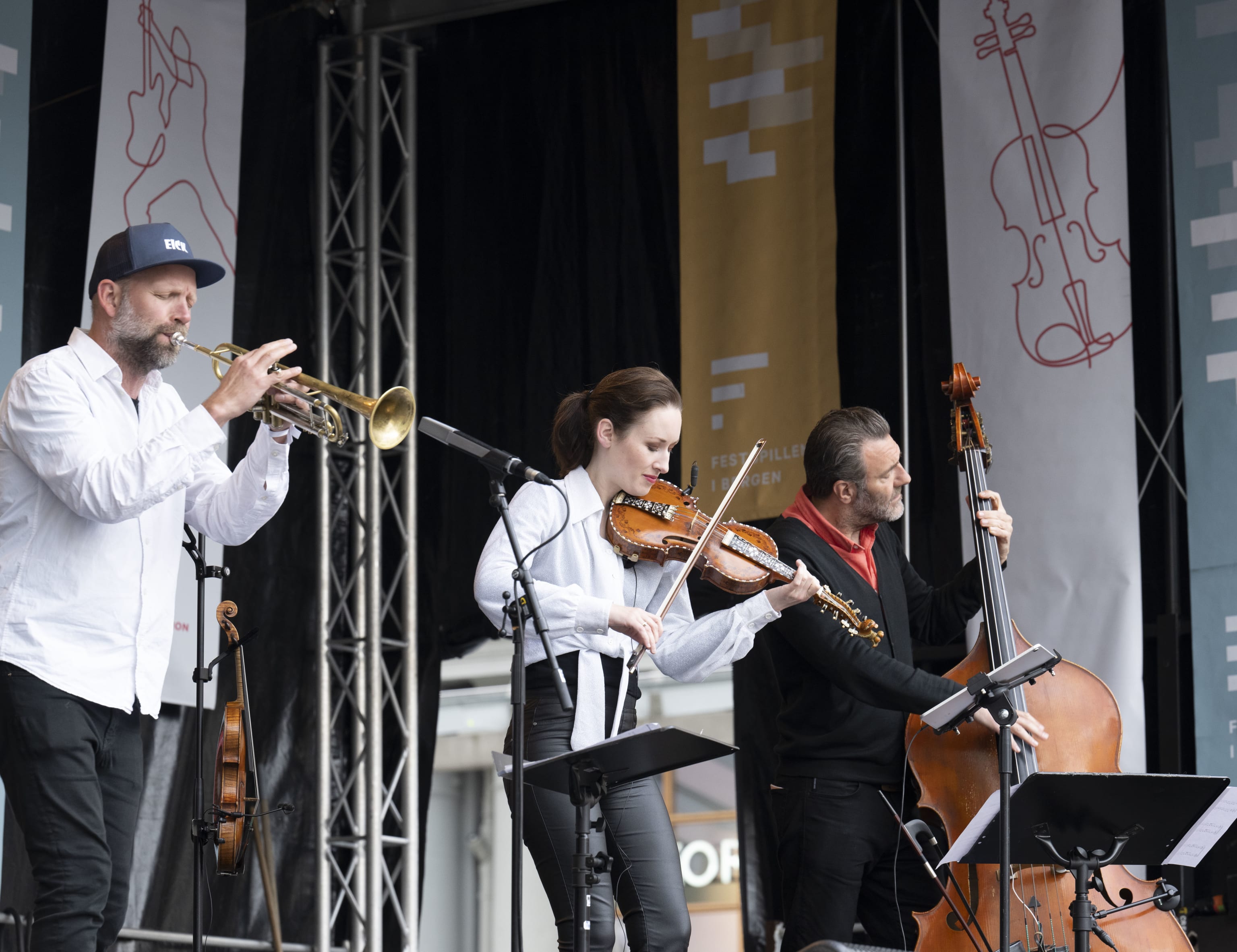 Ragnhild Hemsing, Mathias Eick & Mats Eilertsen. Foto: Thor Brødreskift